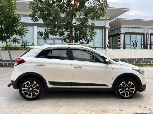 https://images10.gaadi.com/usedcar_image/4589468/original/b94b27b44ac3d7341412c5a6d7335954.jpg?imwidth=6401