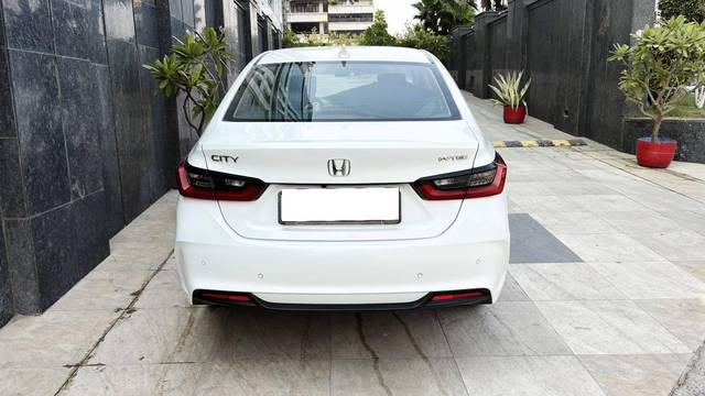 https://images10.gaadi.com/usedcar_image/4589471/original/processed_7fb1a10656d597eb5381495ad99ad43b.jpg?imwidth=6402