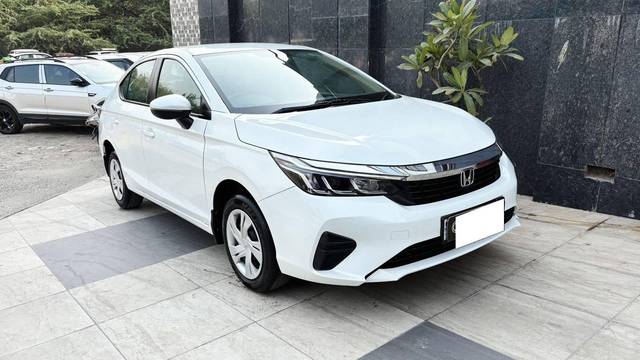 https://images10.gaadi.com/usedcar_image/4589471/original/processed_d79efdeaf5ade51663c4d8c5ac17d244.jpg?imwidth=6400