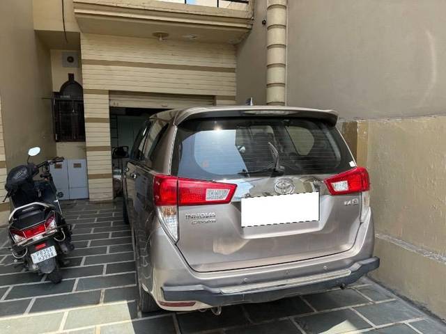 https://images10.gaadi.com/usedcar_image/4589472/original/processed_efc21d1e-6955-41cb-8f55-daad60928c35.jpeg?imwidth=6401