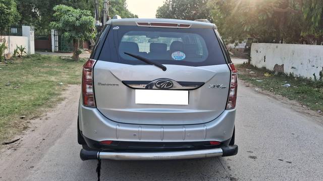 https://images10.gaadi.com/usedcar_image/4589478/original/processed_a4afc1a9f9d73aec298938875b4c1bfa.jpg?imwidth=6402
