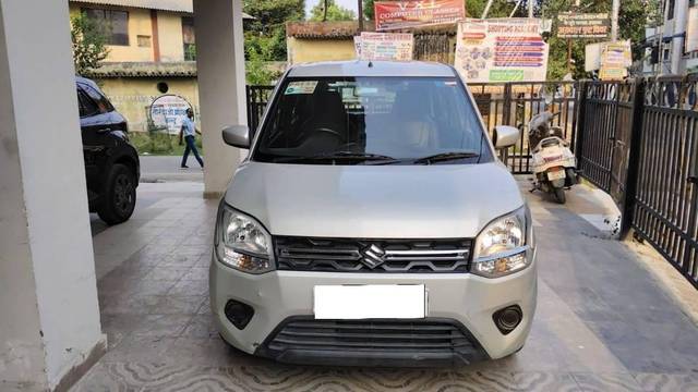 https://images10.gaadi.com/usedcar_image/4589481/original/processed_c288008e-a781-47e6-a5c6-64272bc036b7.jpg?imwidth=6400