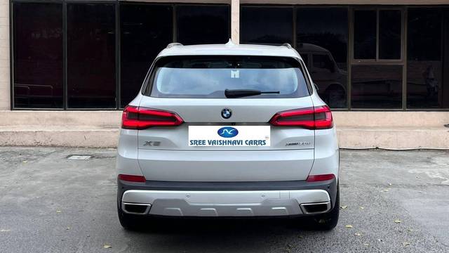 https://images10.gaadi.com/usedcar_image/4589483/original/processed_9e618059cb5ce539422efbc5d04e617f.jpg?imwidth=6401