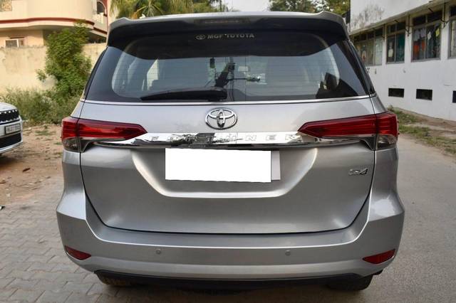 https://images10.gaadi.com/usedcar_image/4589527/original/processed_e03535d48647f13f068ba4acab968a05.jpg?imwidth=6402