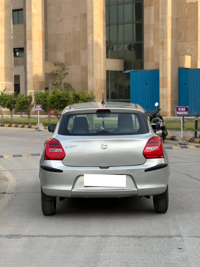 https://images10.gaadi.com/usedcar_image/4589547/original/processed_561955d929f0b6b3ff49c9926ce2b43f.jpg?imwidth=6402