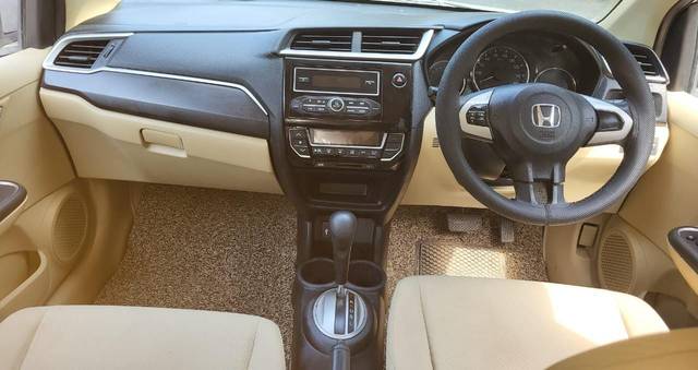 https://images10.gaadi.com/usedcar_image/4589548/original/3187386b1717713ceb41415295d1c2cd.jpg?imwidth=6401