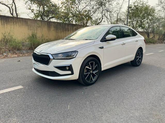 https://images10.gaadi.com/usedcar_image/4589659/original/af1b02cdb912095e0655711d8ba40331.jpg?imwidth=6402