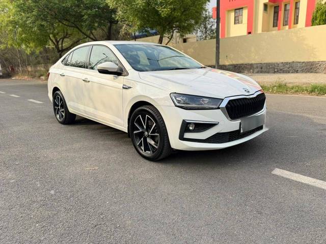 https://images10.gaadi.com/usedcar_image/4589659/original/processed_5616acccccd710763ea10860de707e4b.jpg?imwidth=6400
