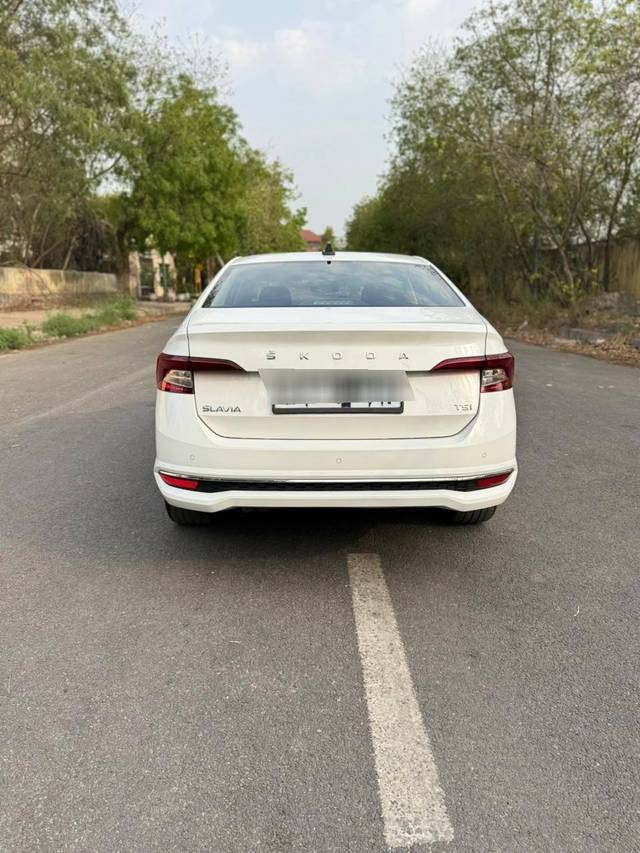 https://images10.gaadi.com/usedcar_image/4589659/original/processed_7dd4968e3510be19bb9c56c02273a60a.jpg?imwidth=6401
