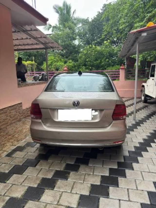https://images10.gaadi.com/usedcar_image/4589663/original/processed_5a4c8122-7276-41c2-a982-1da8e2a2f35f.jpg?imwidth=6401