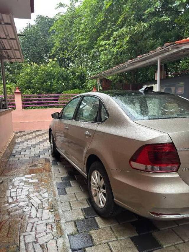 https://images10.gaadi.com/usedcar_image/4589663/original/processed_f74c3f72-2ae1-4c27-8afa-68b3aa612406.jpg?imwidth=6402