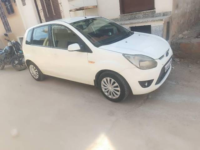 https://images10.gaadi.com/usedcar_image/4589665/original/processed_93b7b942-cc64-4a9d-819f-a6123c823dfd.jpg?imwidth=6400