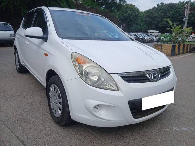https://images10.gaadi.com/usedcar_image/4589743/original/processed_1fcb51858f81adf9a6e8ded353ef7d00.jpg?imwidth=6400