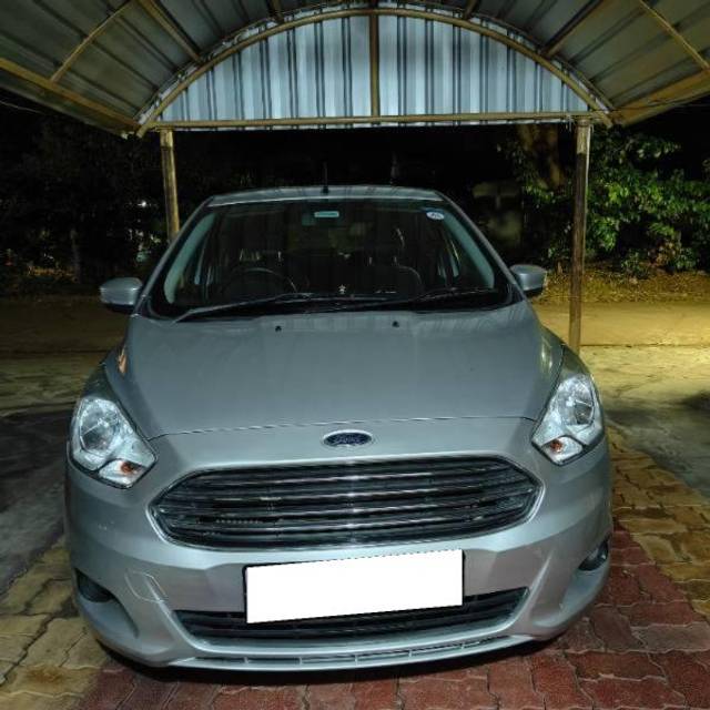 https://images10.gaadi.com/usedcar_image/4589799/original/processed_7f1647b6-3024-4d52-a4dd-7814a9ca6e43.jpg?imwidth=6400