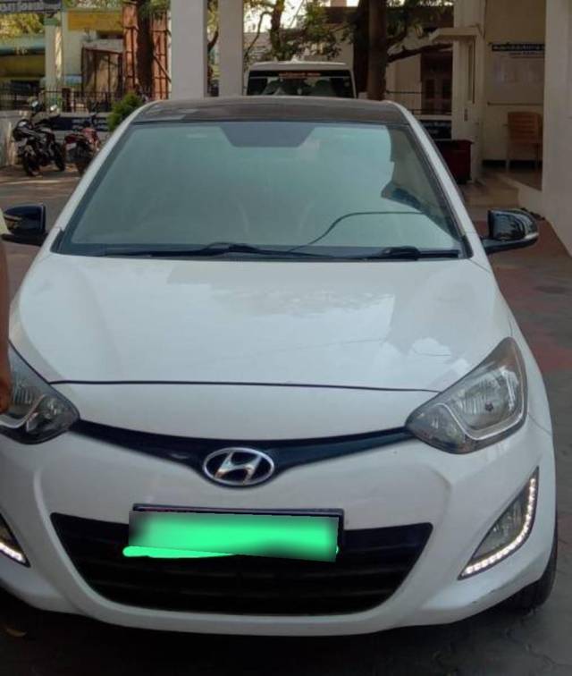 https://images10.gaadi.com/usedcar_image/4589844/original/processed_6b48c4aa-a49c-4b74-8c71-cb682c2428c4.jpeg?imwidth=6401