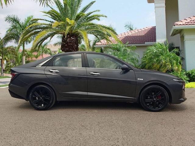 https://images10.gaadi.com/usedcar_image/4589846/original/processed_8911caeb-c9d4-4b1e-a250-8fc916068ca6.jpg?imwidth=6401