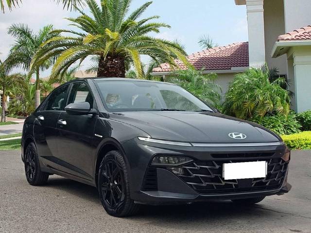 https://images10.gaadi.com/usedcar_image/4589846/original/processed_ce8e6392-ab7f-41de-b592-13fe10f56242.jpg?imwidth=6400