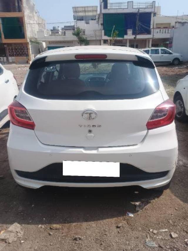 https://images10.gaadi.com/usedcar_image/4589852/original/processed_1575802f-e7ce-4b1f-9bfc-33e5d193c26d.jpg?imwidth=6401
