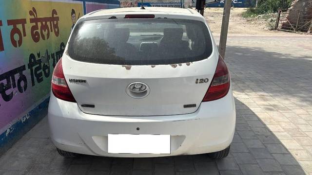 https://images10.gaadi.com/usedcar_image/4589860/original/processed_266560ec-9a0b-46f2-bb99-5ffd130ee00f.jpeg?imwidth=6401