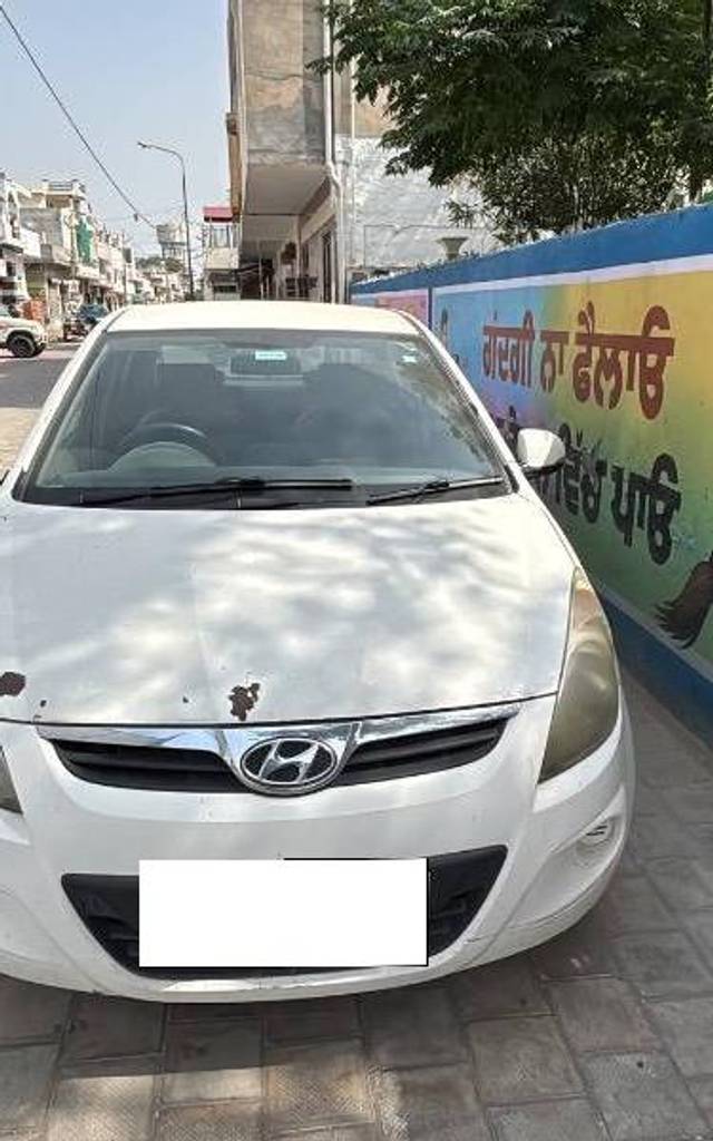 https://images10.gaadi.com/usedcar_image/4589860/original/processed_5ecb449d-0ebc-441d-a01d-a5a4e5fcf7ce.jpeg?imwidth=6402