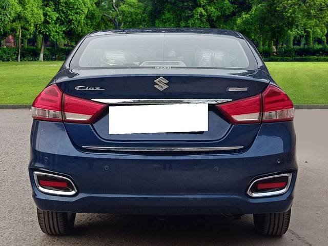 https://images10.gaadi.com/usedcar_image/4589896/original/processed_e386115f-6804-48ac-8069-f136058930b2.jpg?imwidth=6402