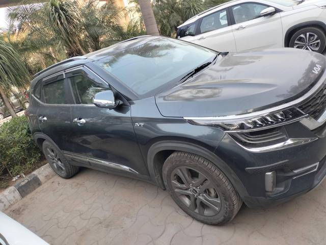 https://images10.gaadi.com/usedcar_image/4589903/original/processed_b1dba9c6-d0d3-458b-adf3-0069533ba4a0.jpg?imwidth=6400