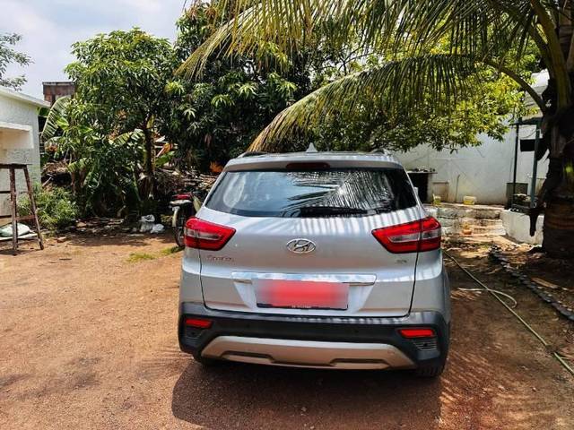 https://images10.gaadi.com/usedcar_image/4589913/original/processed_d4ae24f6-18a8-4466-b7d4-bf5656515b0c.jpg?imwidth=6402