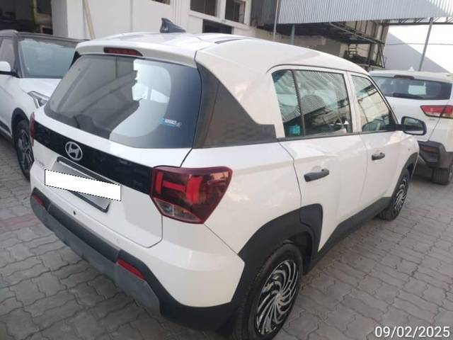 https://images10.gaadi.com/usedcar_image/4589929/original/processed_47c3ec02-6eb4-4c08-877b-a10ade1eb937.jpg?imwidth=6401