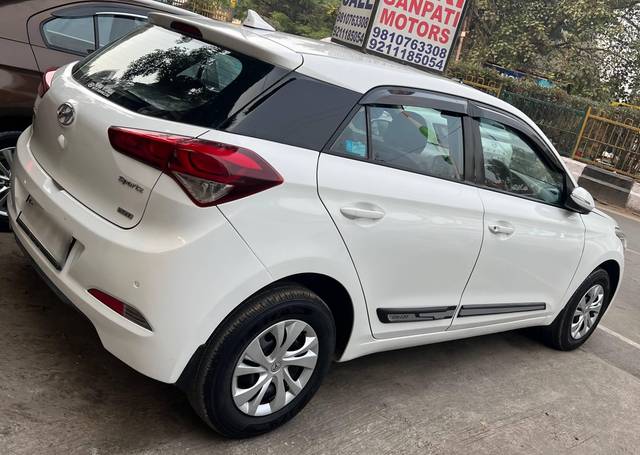https://images10.gaadi.com/usedcar_image/4589930/original/processed_735f8a27-0e9e-4309-80ad-def6e320bcd1.jpg?imwidth=6401