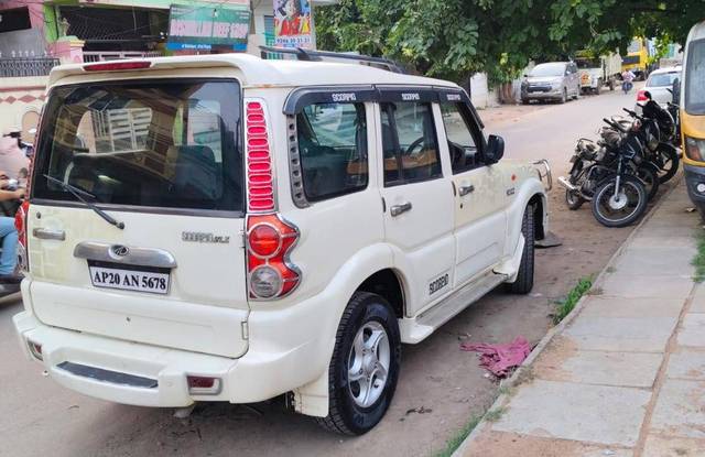 https://images10.gaadi.com/usedcar_image/4589933/original/processed_332293ee2b1d3256fa0d2abb83c04920.jpg?imwidth=6401