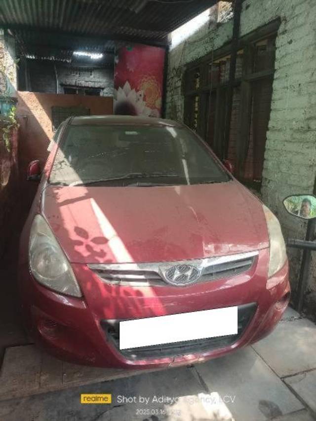 https://images10.gaadi.com/usedcar_image/4589940/original/processed_1fabaa7c-e940-4131-b826-60acb27b9d29.jpg?imwidth=6400