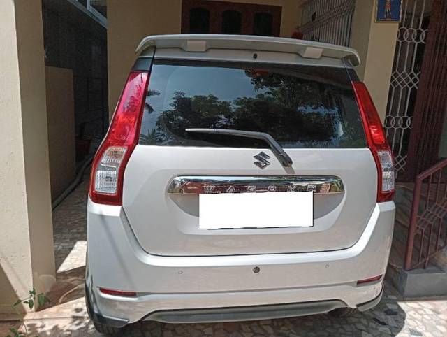 https://images10.gaadi.com/usedcar_image/4589943/original/processed_847212a8-0327-4fdf-bd1f-11d49f0a745b.jpg?imwidth=6400