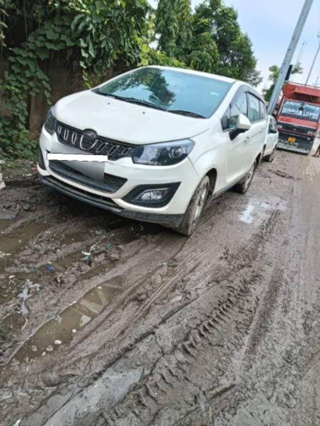 https://images10.gaadi.com/usedcar_image/4589957/original/processed_794c0505-4f55-4ef8-a518-7ede49481a18.jpg?imwidth=6400