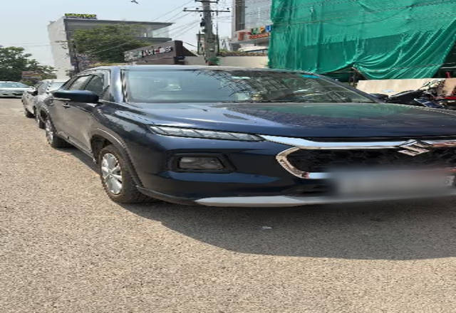 https://images10.gaadi.com/usedcar_image/4589985/original/612b06b3-10ef-44d7-88c3-e4f56e52877c.?imwidth=6400