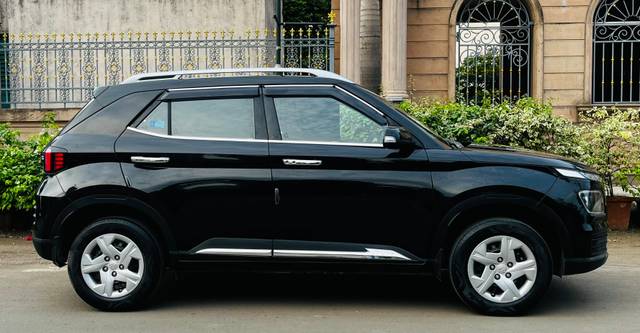 https://images10.gaadi.com/usedcar_image/4589995/original/865aab3f42b2298e215adc0b08705561.jpg?imwidth=6401
