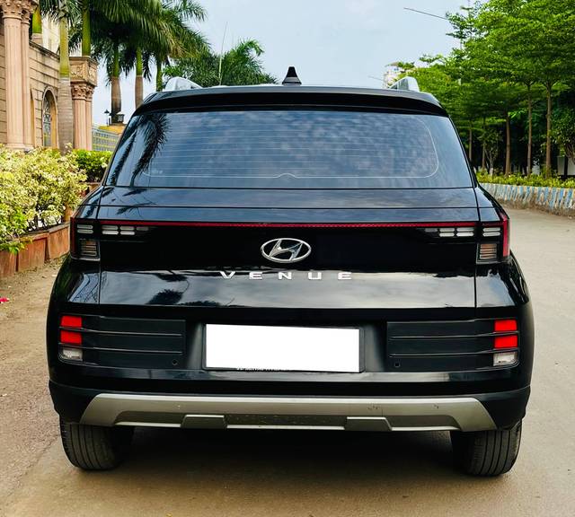 https://images10.gaadi.com/usedcar_image/4589995/original/processed_a98e5b5345579e2dba0c99f378f76051.jpg?imwidth=6402
