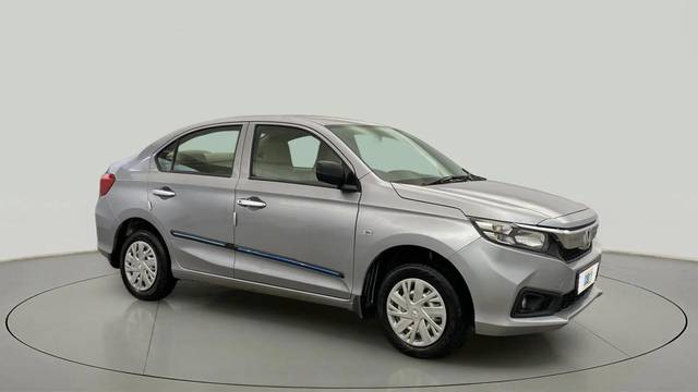 https://images10.gaadi.com/usedcar_image/4590200/original/d145653fc01edc551327a99f2158f9d1.jpg?imwidth=6400