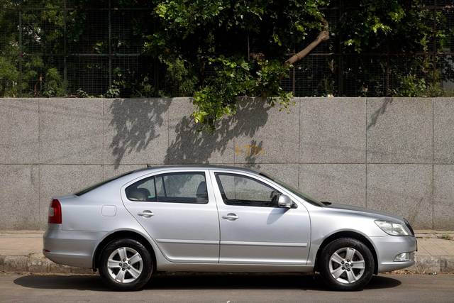 https://images10.gaadi.com/usedcar_image/4590241/original/processed_c11945d760b2f8e6ce8828536530d059.JPG?imwidth=6401