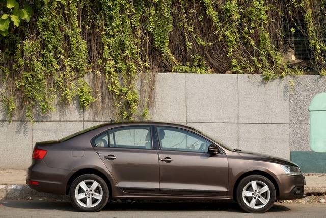https://images10.gaadi.com/usedcar_image/4590244/original/processed_842dd59bb27bc79d46fd3f31b5723884.JPG?imwidth=6401