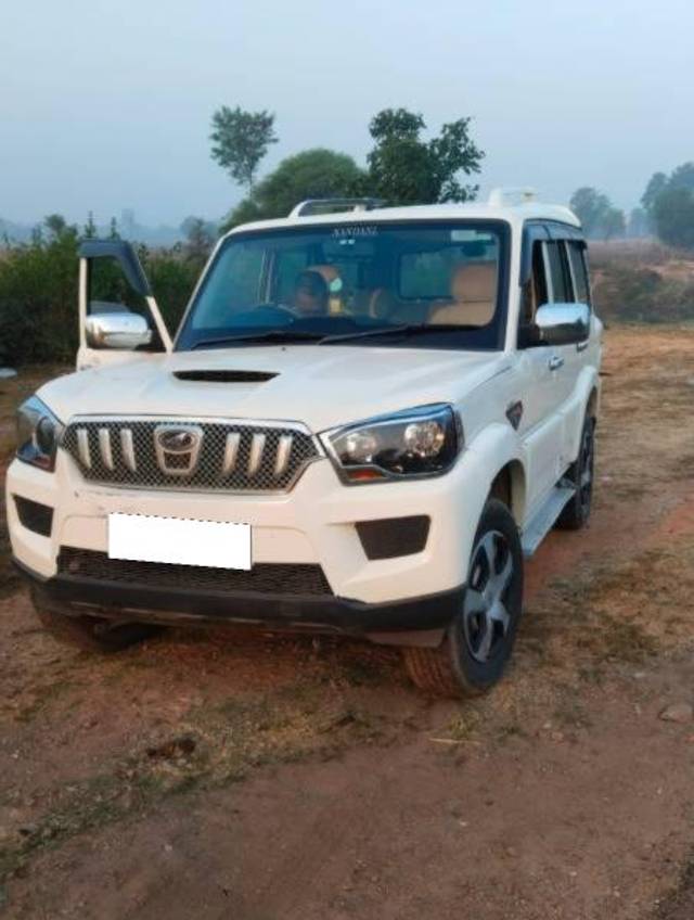 https://images10.gaadi.com/usedcar_image/4590252/original/processed_30286b14-b866-44fb-b4f8-839bb21bc233.jpg?imwidth=6401