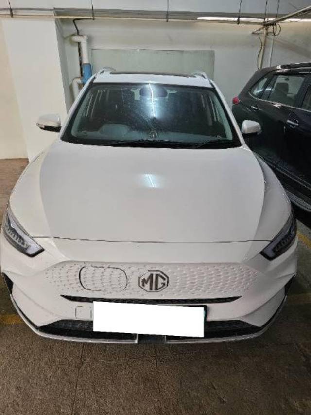 https://images10.gaadi.com/usedcar_image/4590271/original/processed_b2b22998-0e84-4dd1-a377-29b0933f3305.jpg?imwidth=6400