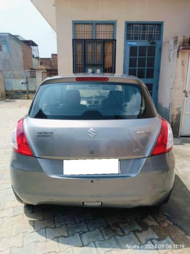 https://images10.gaadi.com/usedcar_image/4590275/original/processed_524230de-1ba2-400e-bc52-b4a3605eaebc.jpg?imwidth=6402