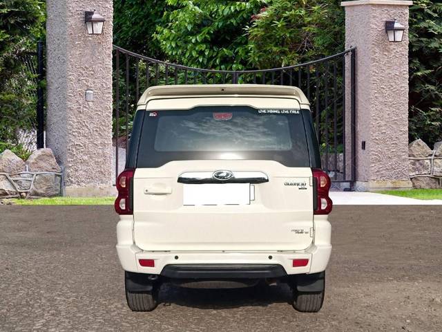 https://images10.gaadi.com/usedcar_image/4590292/original/processed_2976d2f220217b86a3824be0a9dcc0f2.jpg?imwidth=6402