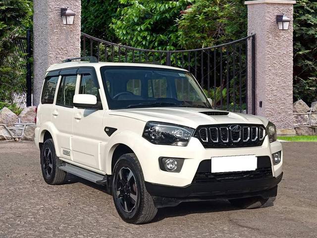 https://images10.gaadi.com/usedcar_image/4590292/original/processed_4e2c101c5d8a025882d8f7d2988ac505.jpg?imwidth=6400