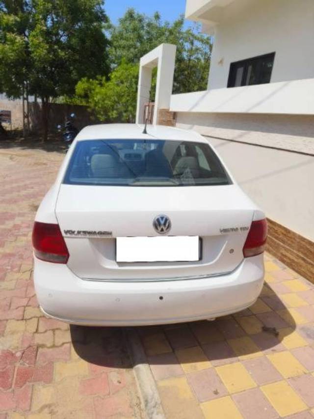 https://images10.gaadi.com/usedcar_image/4590302/original/processed_118eb852-88b8-4891-8642-b72fd79c6d3e.jpg?imwidth=6401