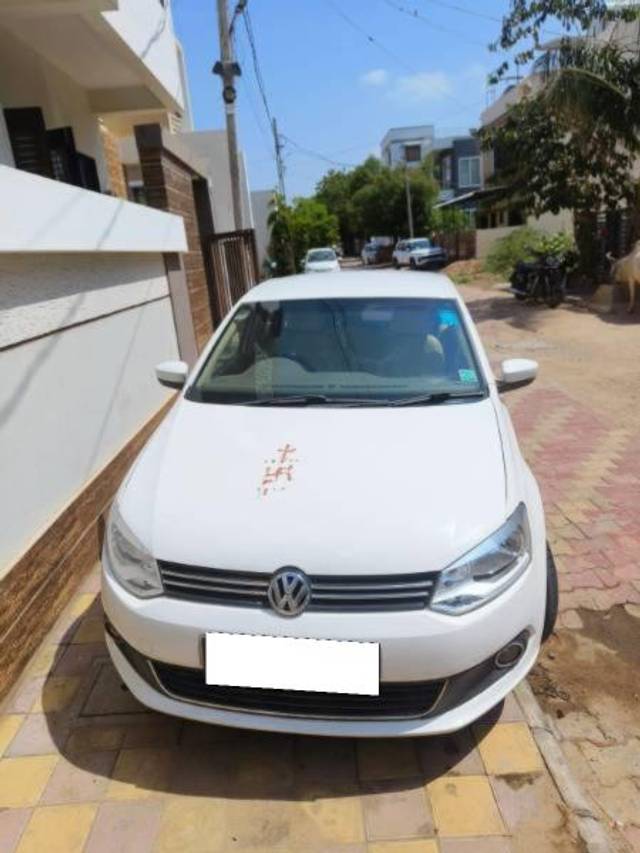 https://images10.gaadi.com/usedcar_image/4590302/original/processed_97c3e4af-bea3-484f-9eed-262cb8bec123.jpg?imwidth=6400