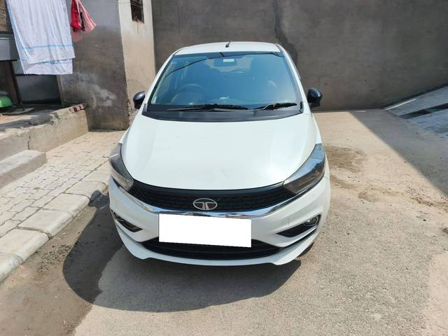 https://images10.gaadi.com/usedcar_image/4590319/original/processed_9bae58ca-5f5f-4f66-a349-f696b3fd1b75.jpg?imwidth=6401