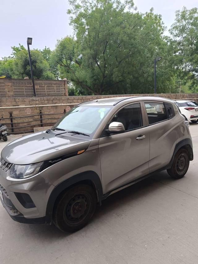 https://images10.gaadi.com/usedcar_image/4590323/original/processed_71905c56-afa5-45e2-a3d0-3cc8554a9808.jpg?imwidth=6402