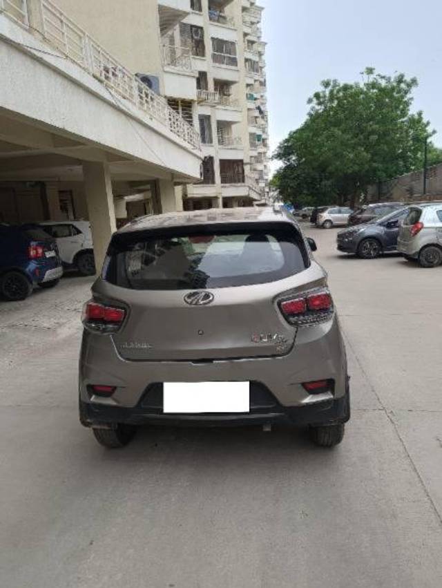https://images10.gaadi.com/usedcar_image/4590323/original/processed_b52aa1d4-01b9-4bda-ae7f-02a16331e44a.jpg?imwidth=6401