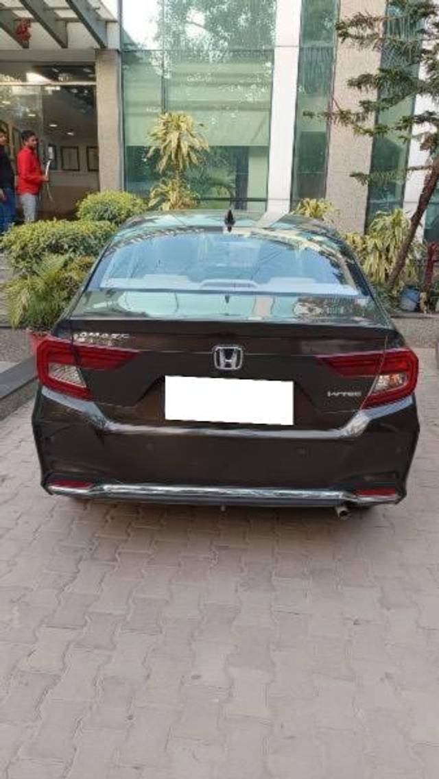 https://images10.gaadi.com/usedcar_image/4590341/original/processed_f0cdc750-ae5b-413c-b5ef-bd8dd0ab1d2f.jpeg?imwidth=6401